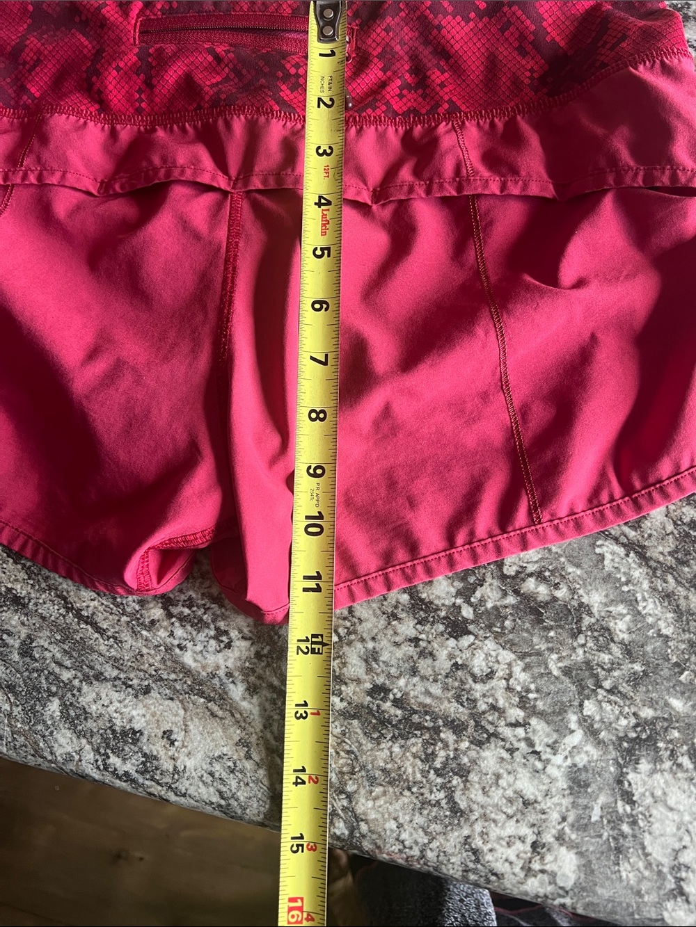 lululemon athletica Women's Red Athletic Shorts -Red/BlackSnake-Print Waistband - Picture 6 of 10